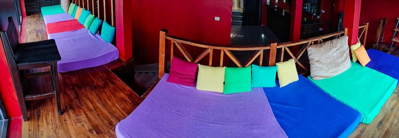 Out! A Radically Inclusive Beach Hostel By Wild & Wandering Haad Rin Eksteriør bilde
