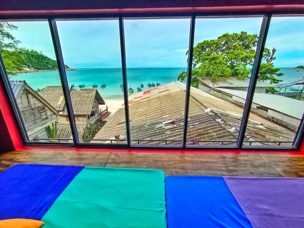 Out! A Radically Inclusive Beach Hostel By Wild & Wandering Haad Rin Eksteriør bilde