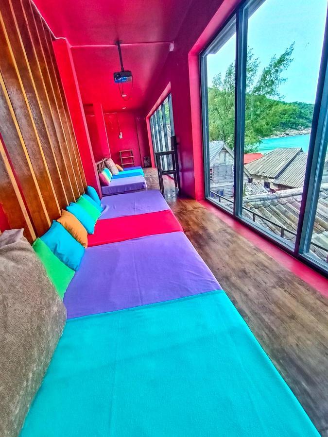 Out! A Radically Inclusive Beach Hostel By Wild & Wandering Haad Rin Eksteriør bilde